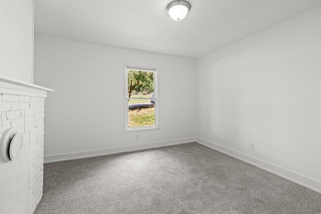 Building Photo - Beautiful Eastlake Bungalow