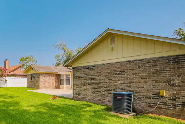 Building Photo - 460 Kevin Dr
