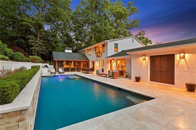 Building Photo - 1100 Kingston Dr NE