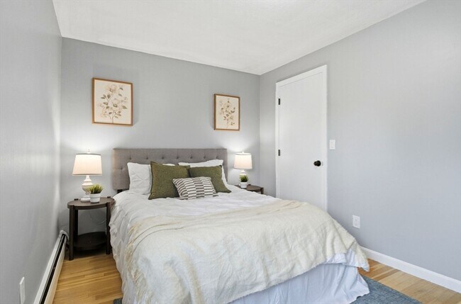 Building Photo - 20 Radcliffe Rd