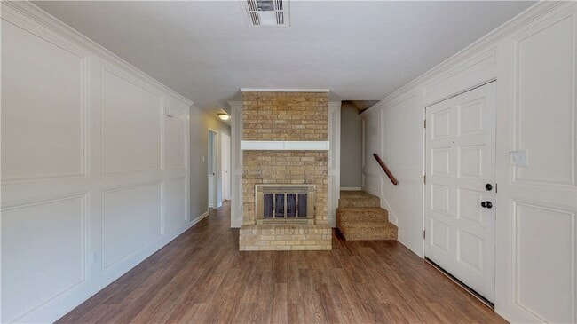 Building Photo - 1304 Merry Oaks Dr