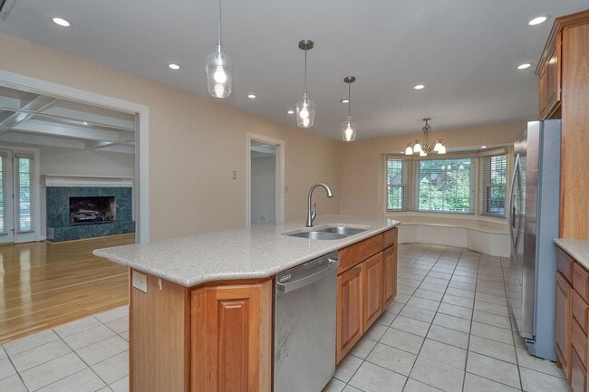 Building Photo - 2406 Jib Cir