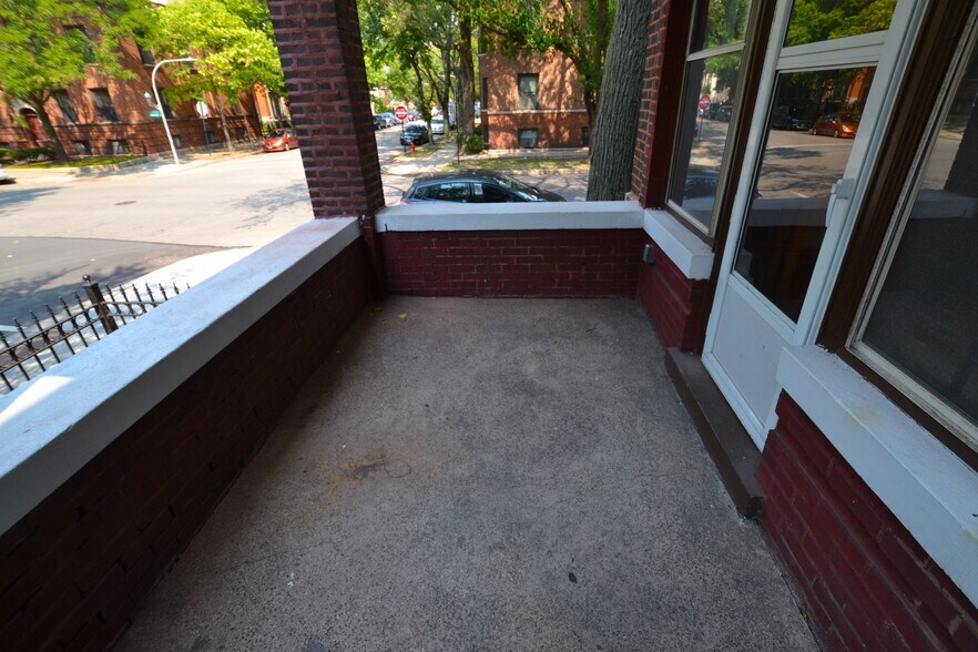 Building Photo - 3767 N Lakewood Ave