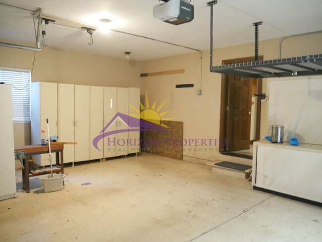 Building Photo - Spacious 4 Bed 4 Bath 2,954sqft Single Family Home in Carmichael