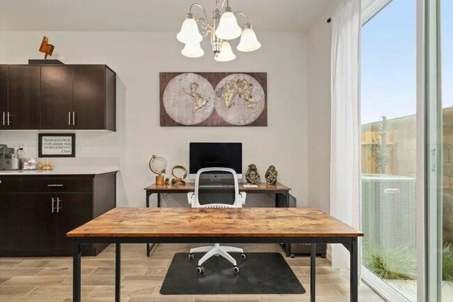 Building Photo - 736 N Bliss Ln