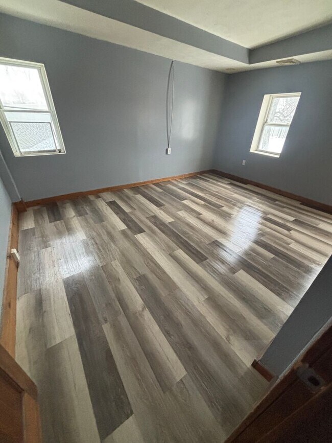 Building Photo - 327 Harrison St