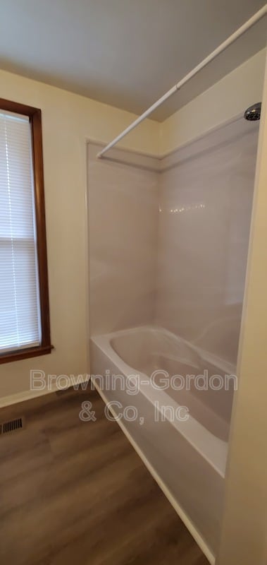 Building Photo - 5020 Bonnameade Dr