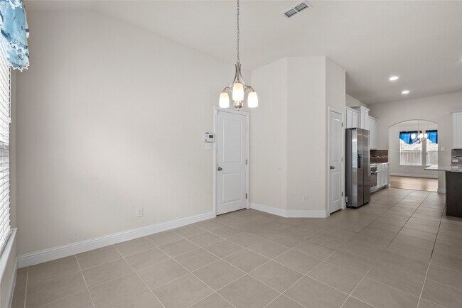 Building Photo - 3622 Pasteur Ln