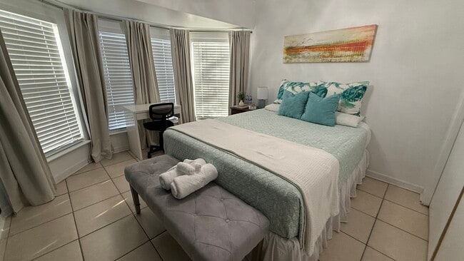 Building Photo - 2279 Ironstone Dr E