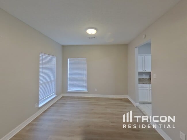 Building Photo - 1420 Deville Cir