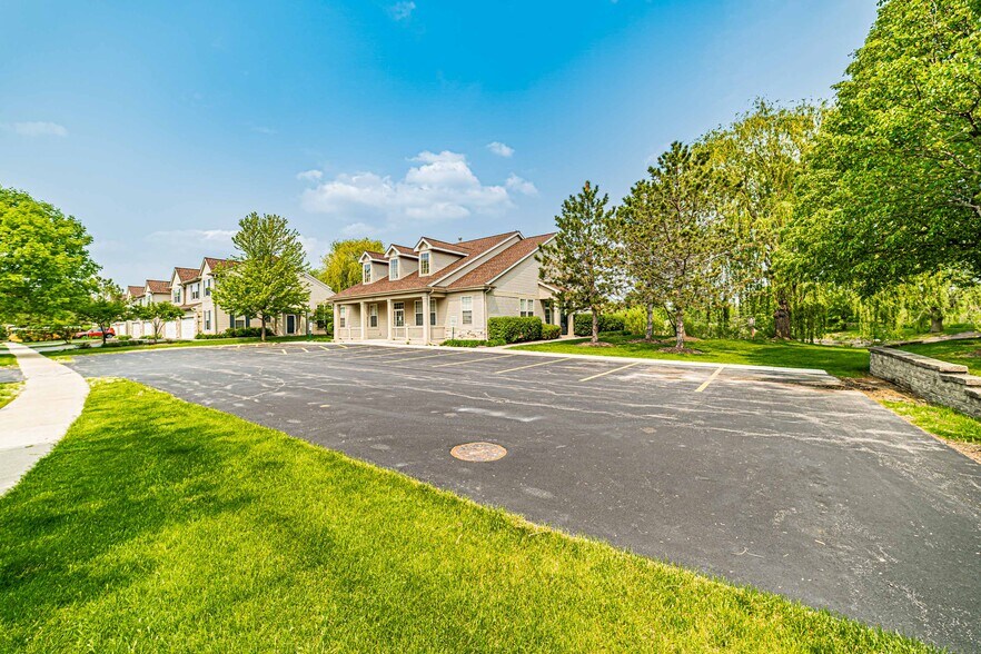 Building Photo - 1060 Ellsworth Dr