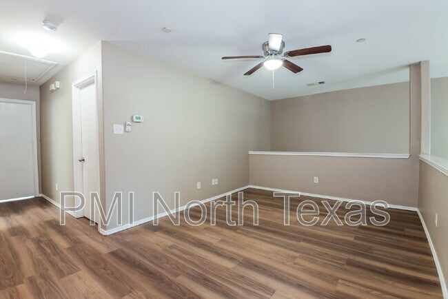 Building Photo - 9853 Fleetwood Dr