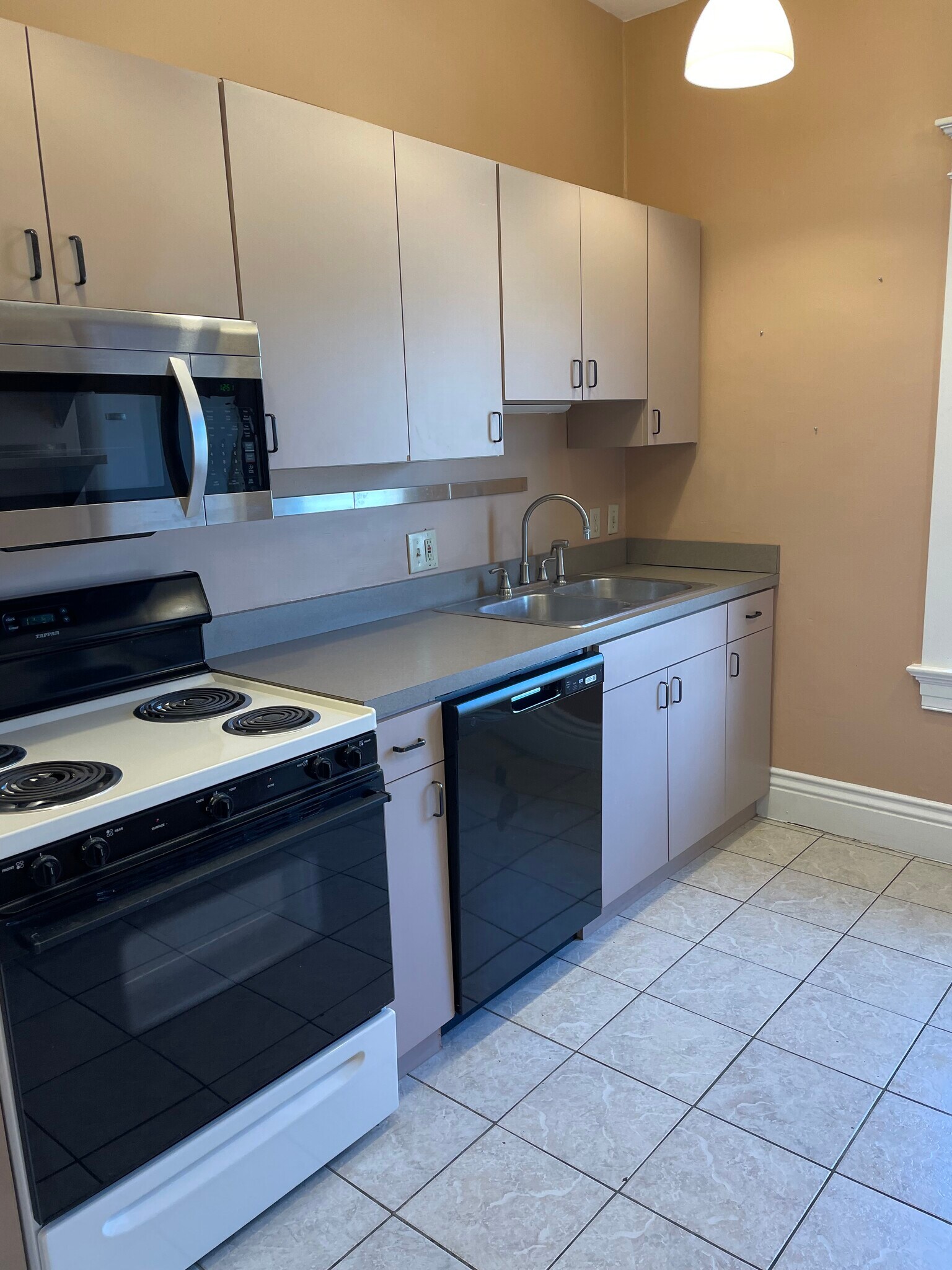 Kitchen - 1458 S 3rd St