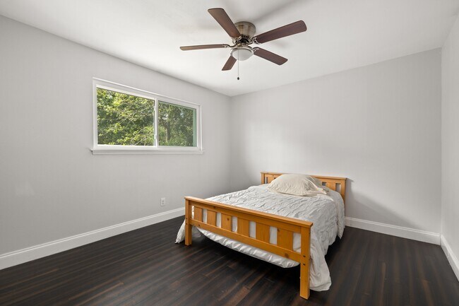 Building Photo - 2114 Briargreen Dr