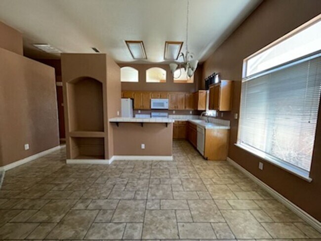 Building Photo - Lovely 3 bedroom / 2 bath home near Miwok ...