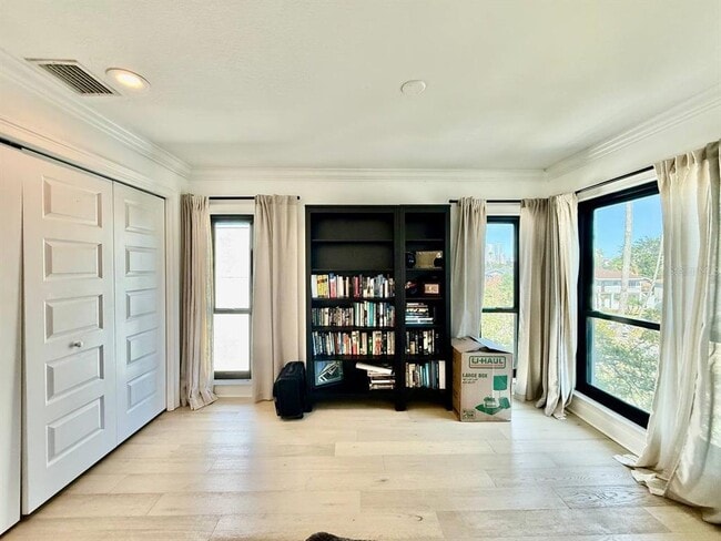 Building Photo - 162 E Davis Blvd