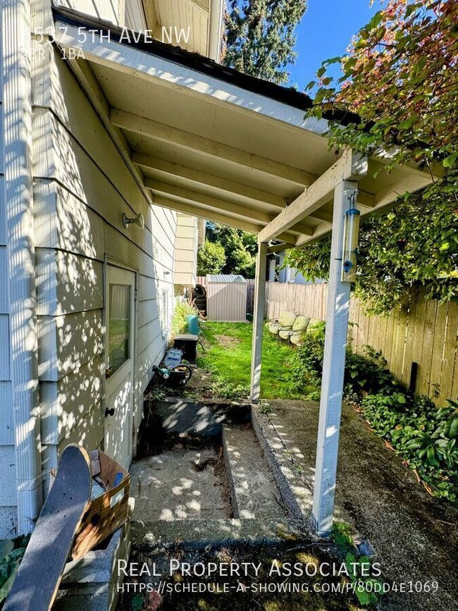 Building Photo - Charming Ballard Home in a Prime Location!