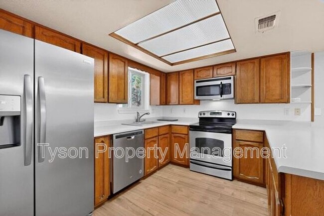 Building Photo - 10713 Towne Park Dr NE