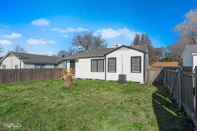 Building Photo - 2400 Broadway Dr