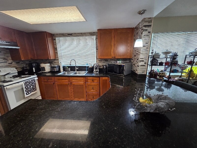 Building Photo - 9935 Marlinton Ln