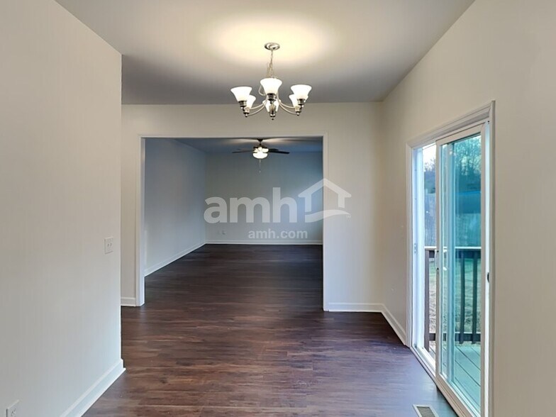 Building Photo - 3058 Romain Trail