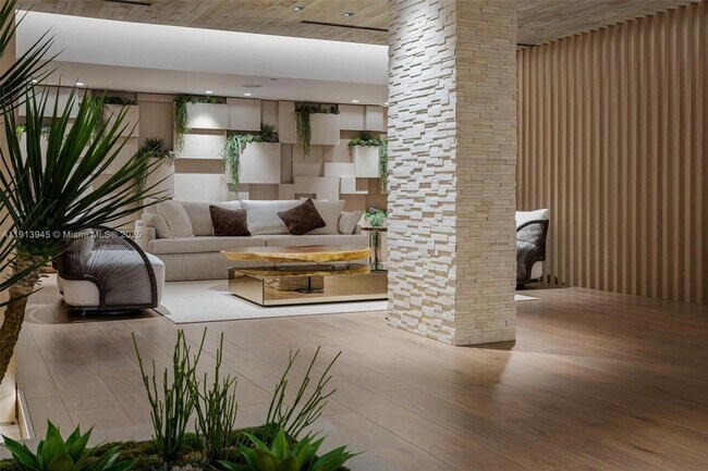 Building Photo - 2301 Collins Ave