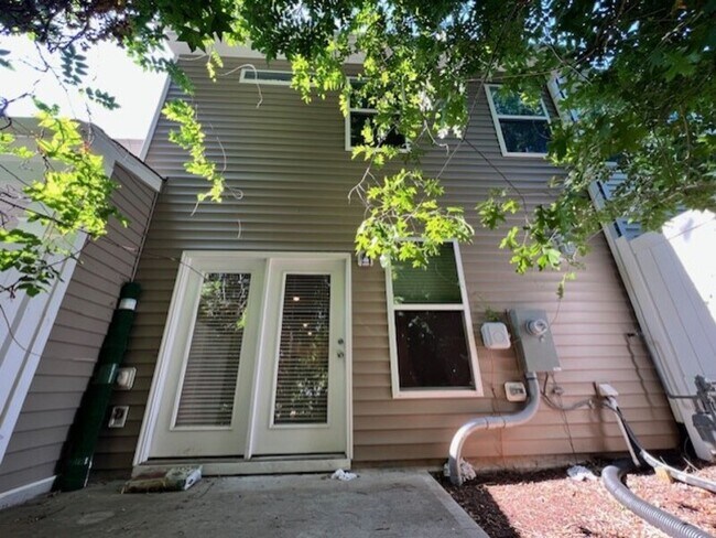 Building Photo - 216 Silas St