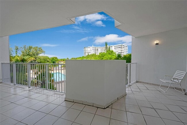 Building Photo - 1300 NE Miami Gardens Dr