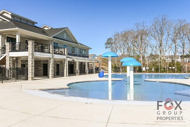 Building Photo - 6295 Fairfax Ct