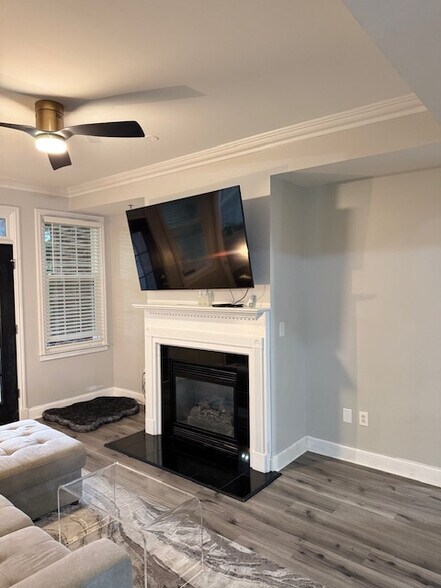 Building Photo - Room in Condo on Peachtree St NE