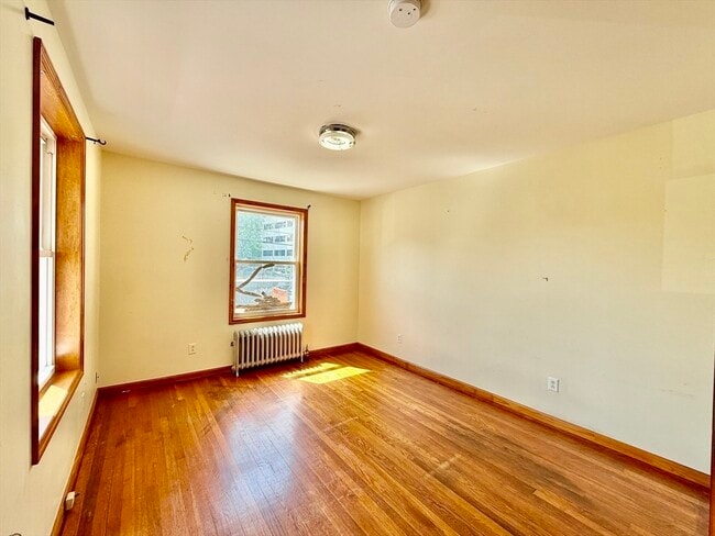 Building Photo - 18 Bigelow St