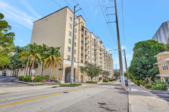 Building Photo - 610 Clematis St