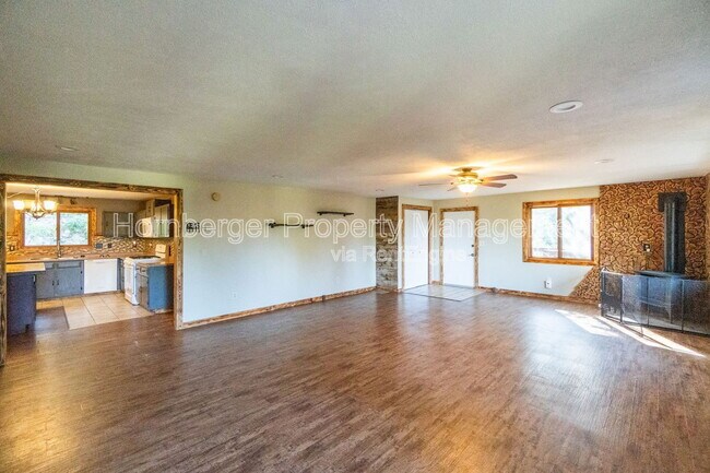 Building Photo - 1407 W Spring Ln