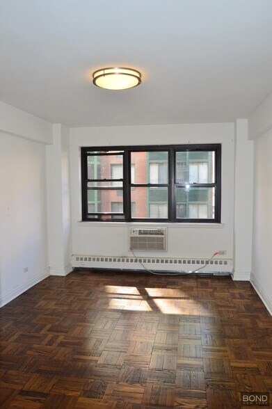 Building Photo - 219 E 69th St