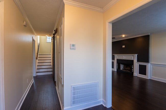 Building Photo - 1051 Waltons Ct