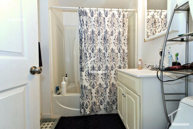 Building Photo - HOT BROOKLINE LISTING!!!