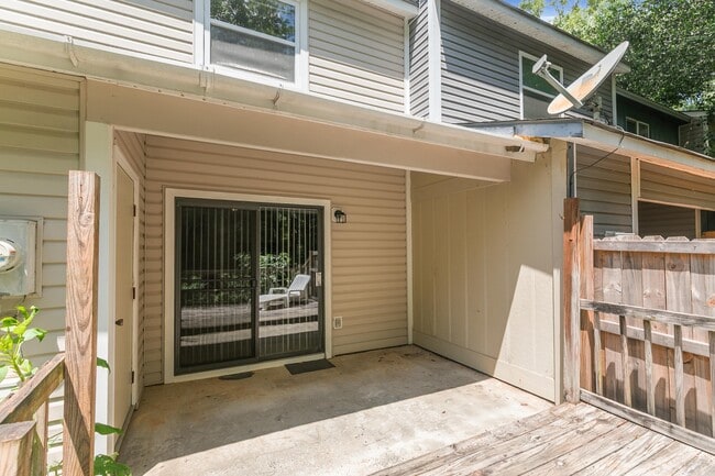 Building Photo - 115 Candlebrook Dr