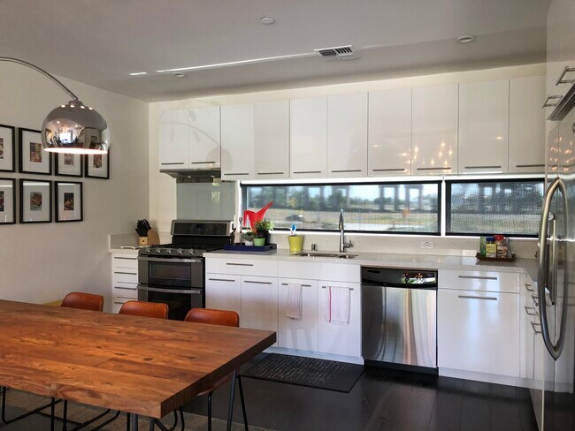 Building Photo - 465 Garden St