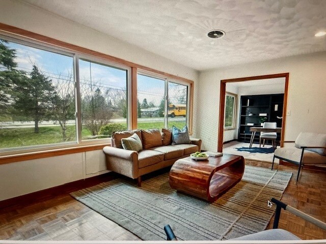 Building Photo - 719 Hanshaw Rd