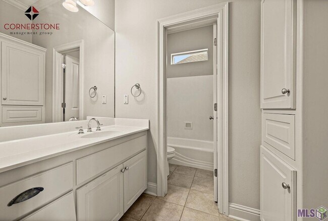 Building Photo - 8564 Grand View Dr