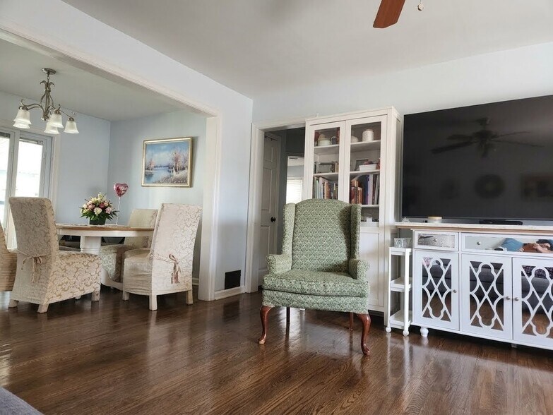 Building Photo - 311 E 6th Ave