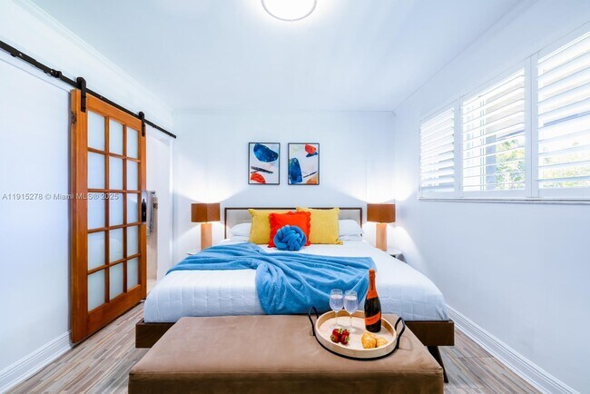 Building Photo - 312 N Luna Ct