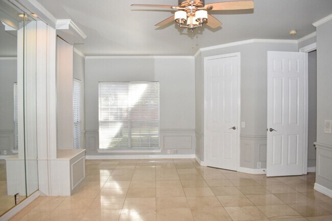 Building Photo - Prestigious 5-3.5-3 w POOL in Southlake!
