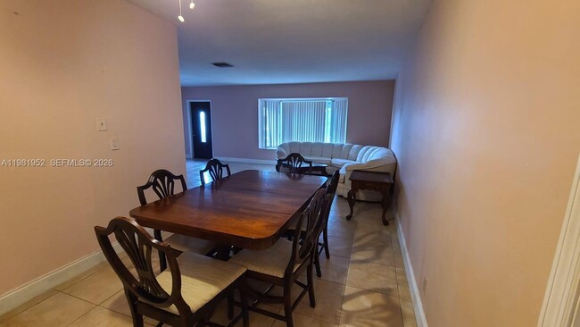 Building Photo - 6808 NW 75th St