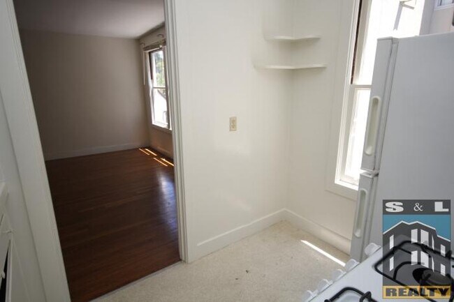 Building Photo - bedroom in San Francisco CA 94115