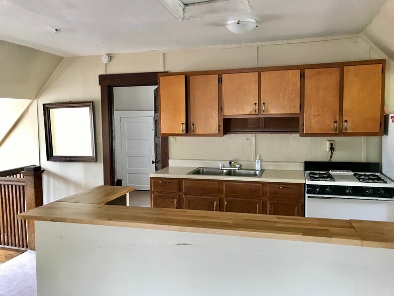 Looking from living rm toward kitchen - 350 Cobun Avenue