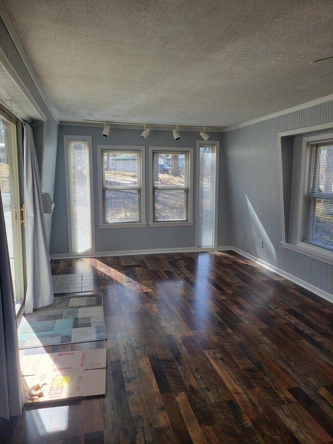 Building Photo - 133 Rugby Ct