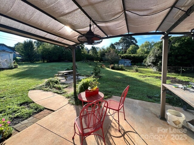 Building Photo - 222 Sikeston Ct