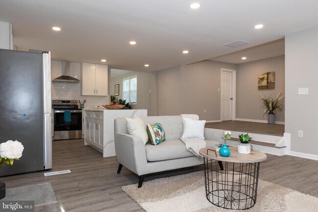 Building Photo - 9520 48th Ave