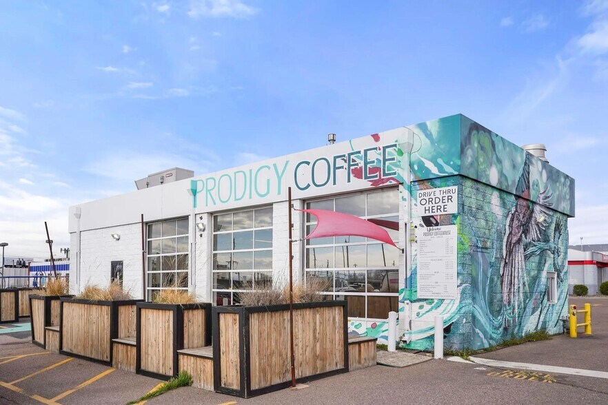 Building Photo - 4000 N Albion St